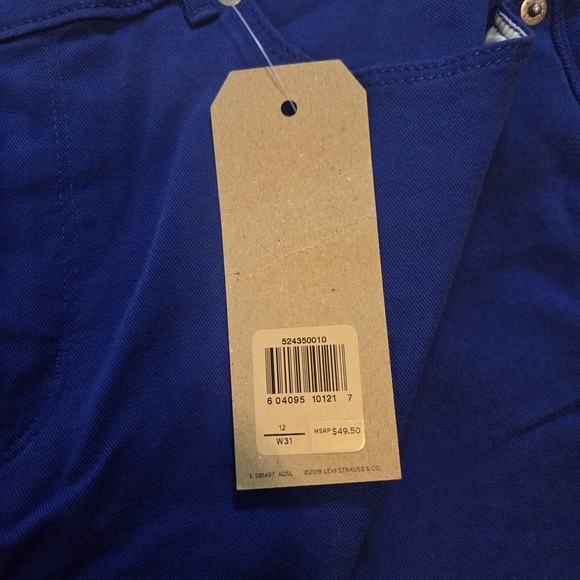 NWT Levi's Classic Capris in Deep Blue - Picture 3 of 7